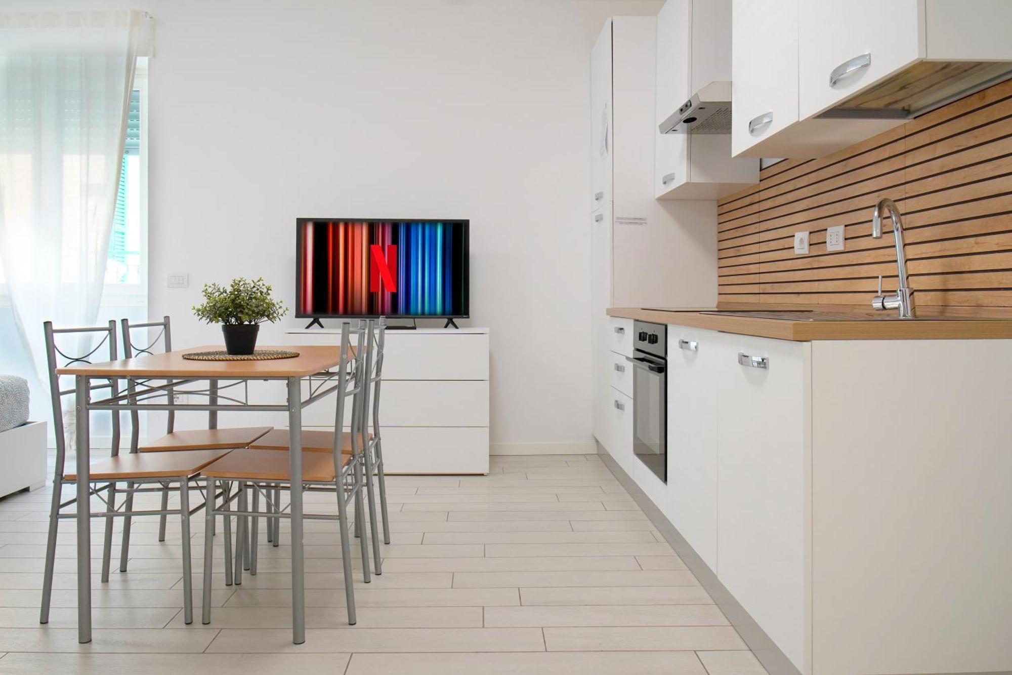 Casa Ideale Tim Appartmanti Moderni Vicina Al Centro Lecco Eksteriør bilde