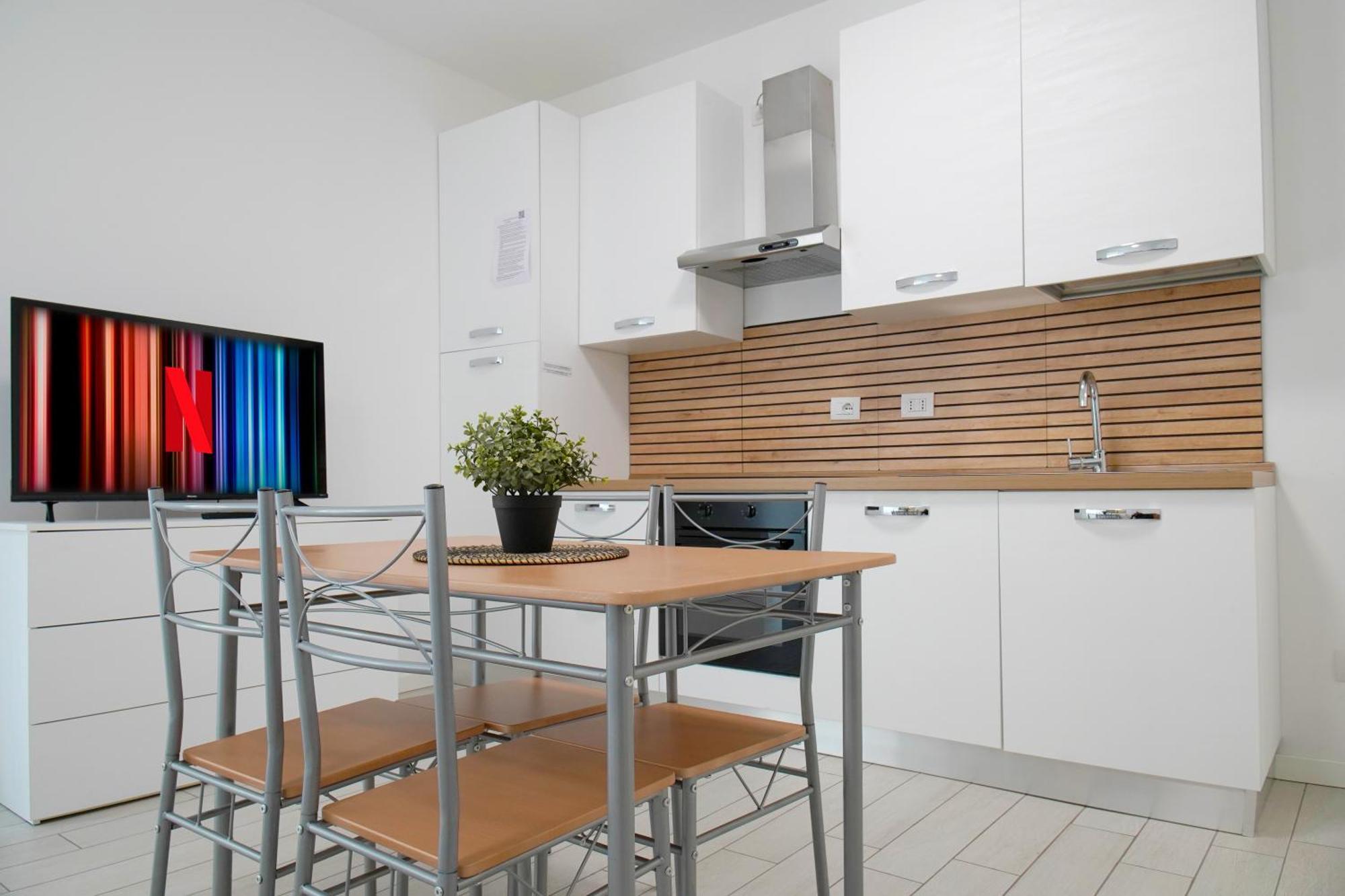 Casa Ideale Tim Appartmanti Moderni Vicina Al Centro Lecco Eksteriør bilde