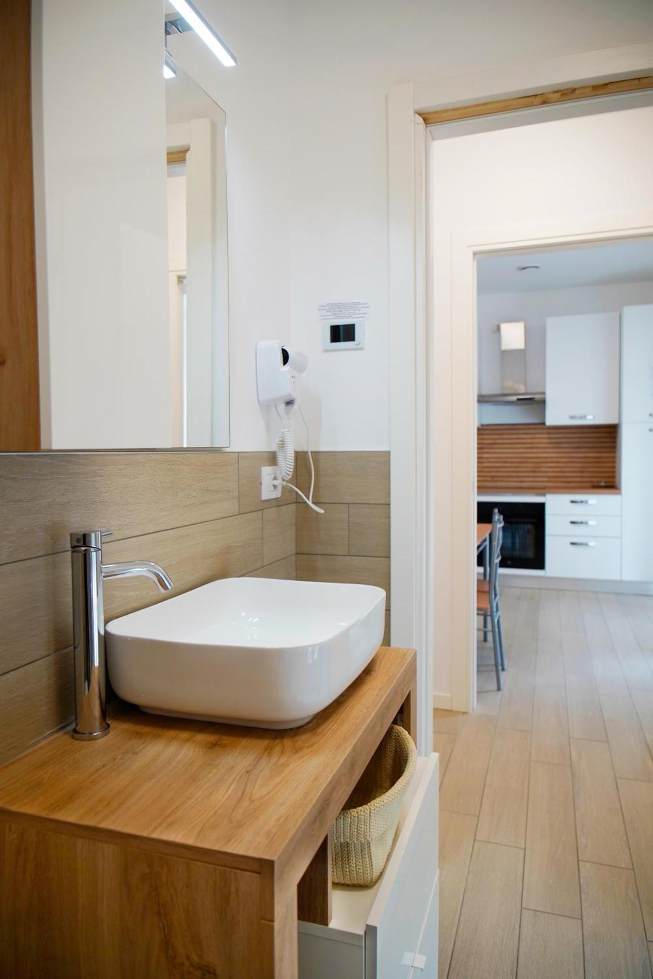 Casa Ideale Tim Appartmanti Moderni Vicina Al Centro Lecco Eksteriør bilde
