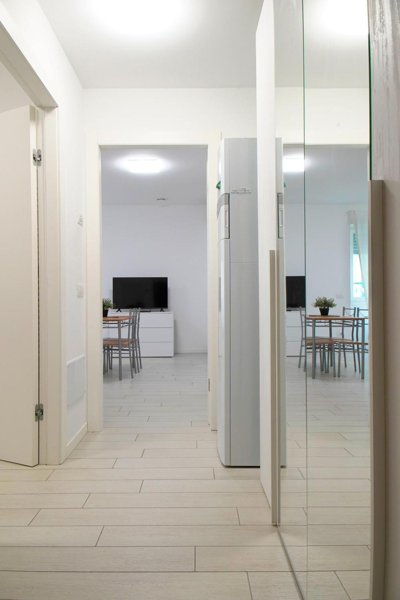 Casa Ideale Tim Appartmanti Moderni Vicina Al Centro Lecco Eksteriør bilde